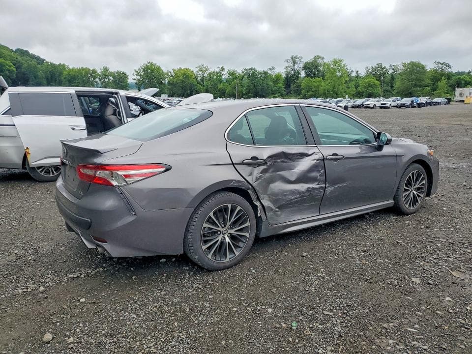 2018 TOYOTA CAMRY SE 3