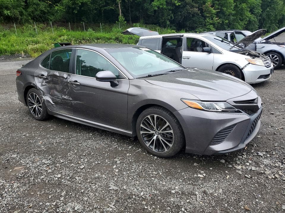 2018 TOYOTA CAMRY SE 4