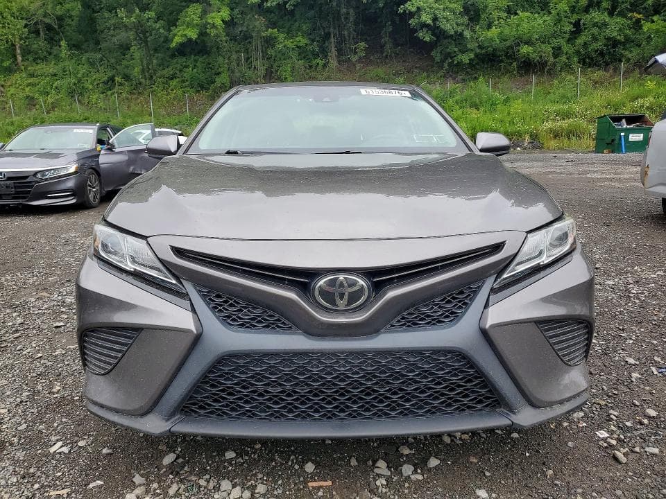 2018 TOYOTA CAMRY SE 5