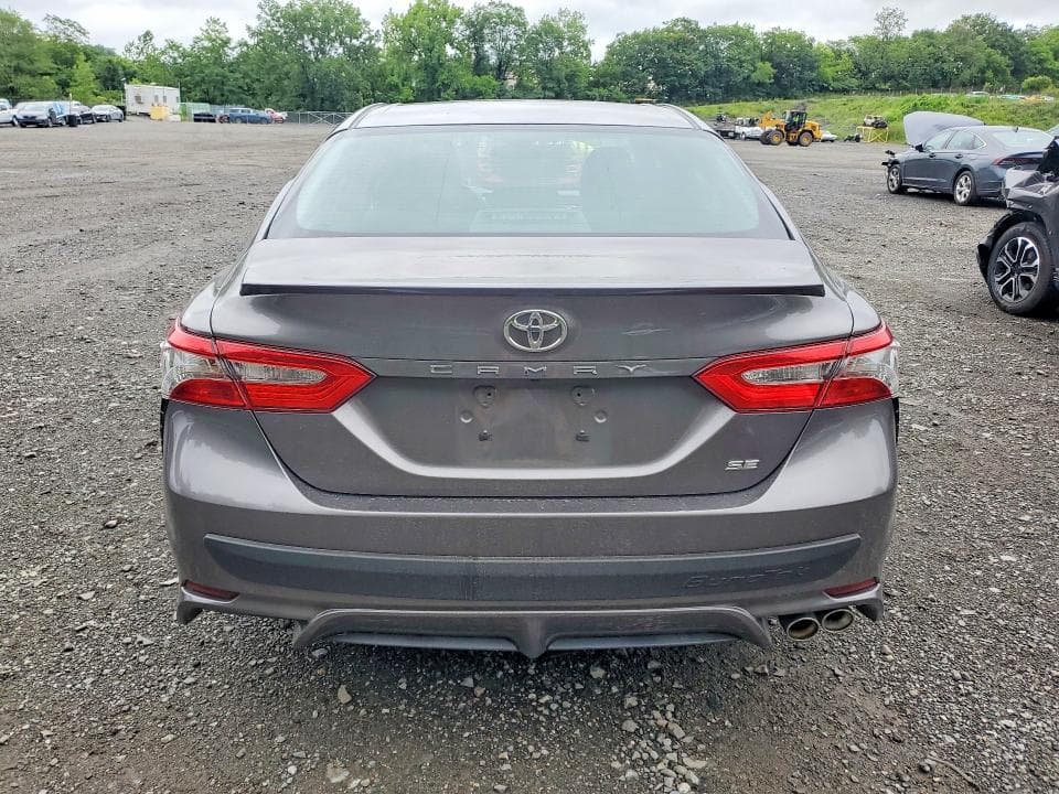 2018 TOYOTA CAMRY SE 6