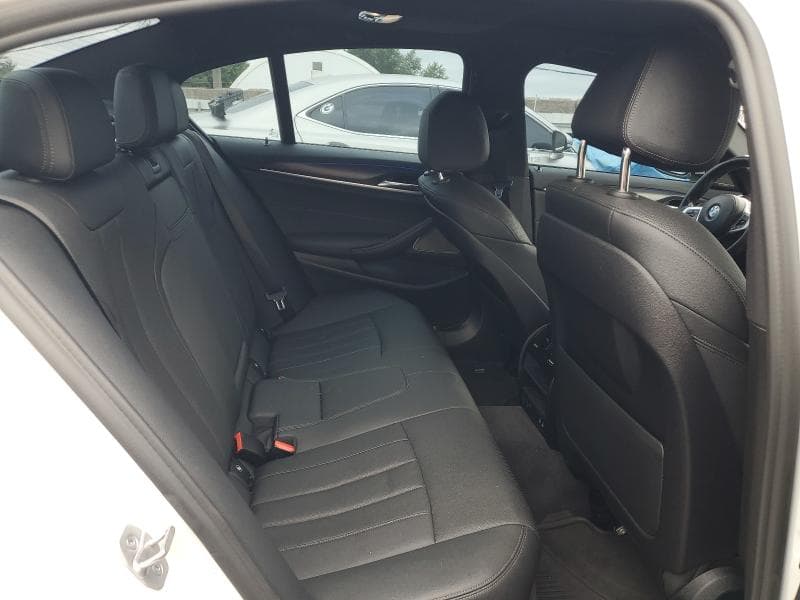 2022 BMW 540 XI 10