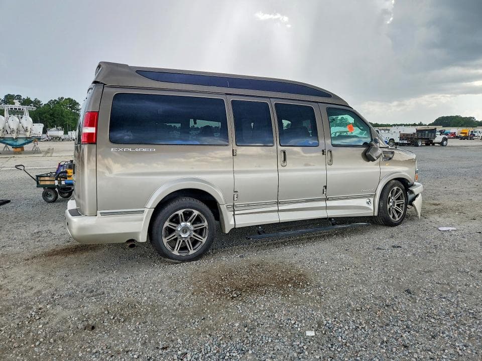 2017 CHEVROLET EXPRESS G2500 3