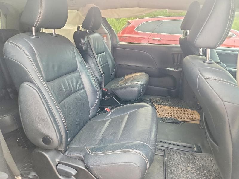 2017 TOYOTA SIENNA SE SE 11