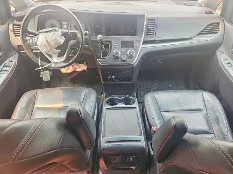2017 TOYOTA SIENNA SE SE 8
