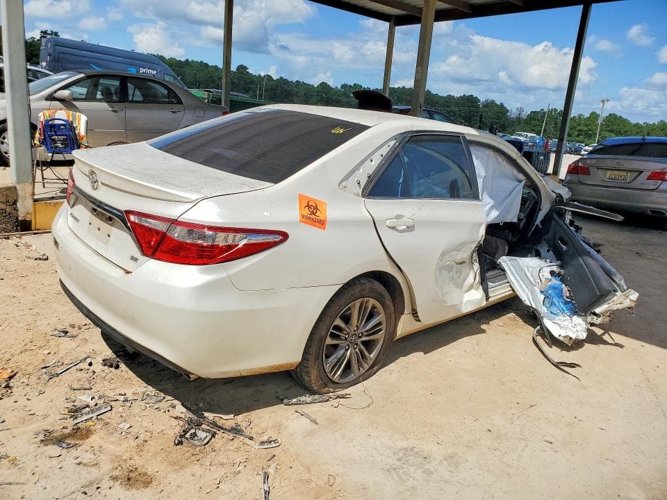 2017 TOYOTA CAMRY SE 3