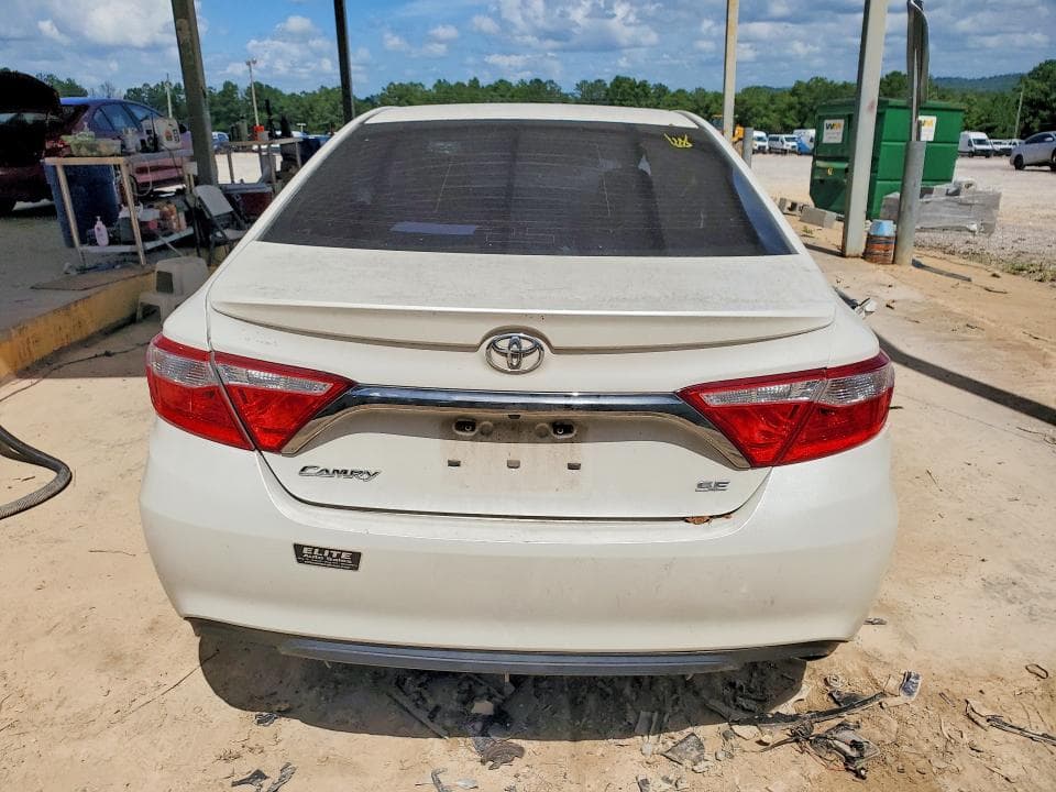2017 TOYOTA CAMRY SE 6
