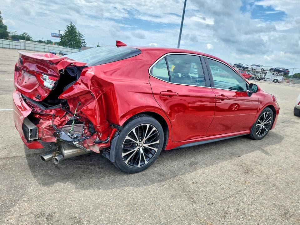 2020 TOYOTA CAMRY SE 3