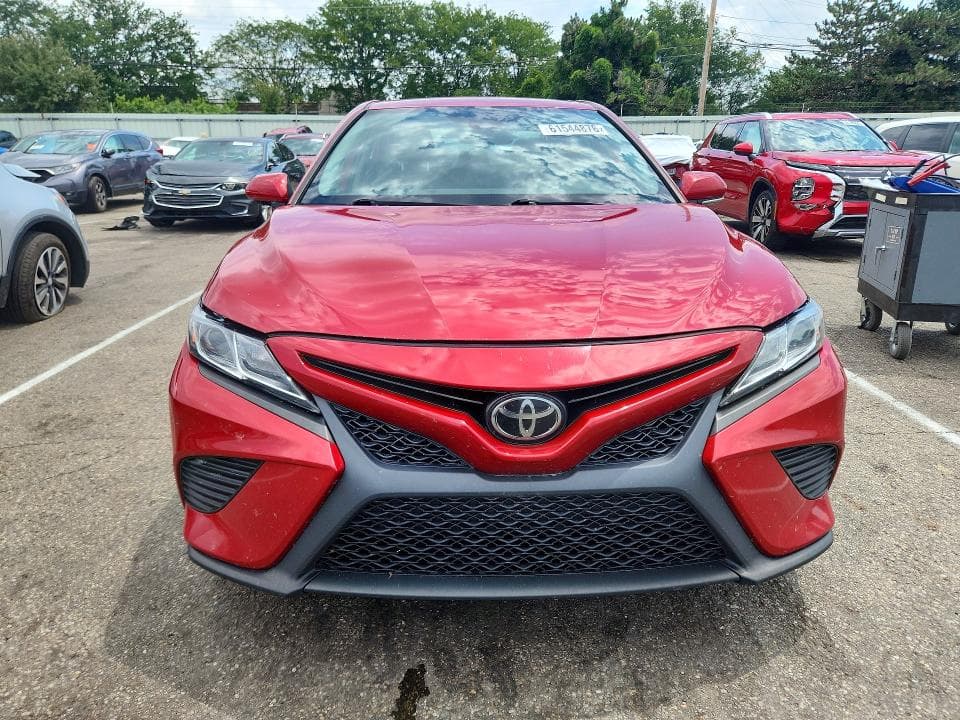 2020 TOYOTA CAMRY SE 5