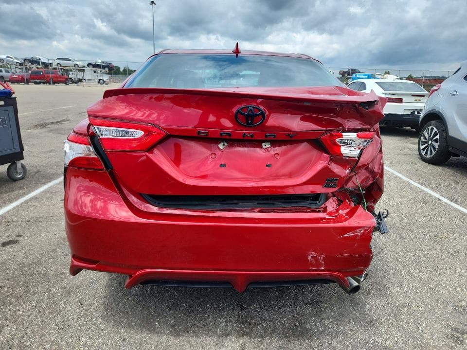 2020 TOYOTA CAMRY SE 6