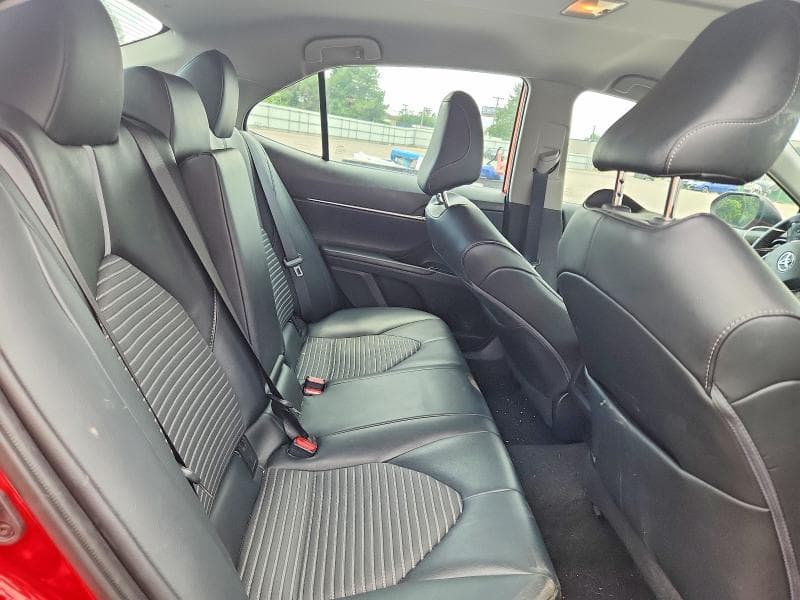 2020 TOYOTA CAMRY SE 10