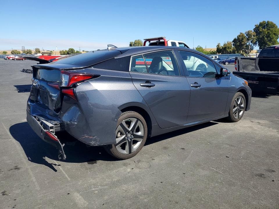 2019 TOYOTA PRIUS XLE 3