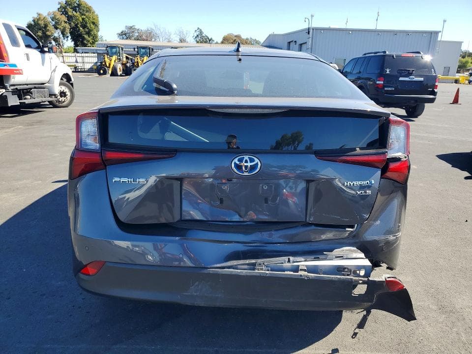 2019 TOYOTA PRIUS XLE 6