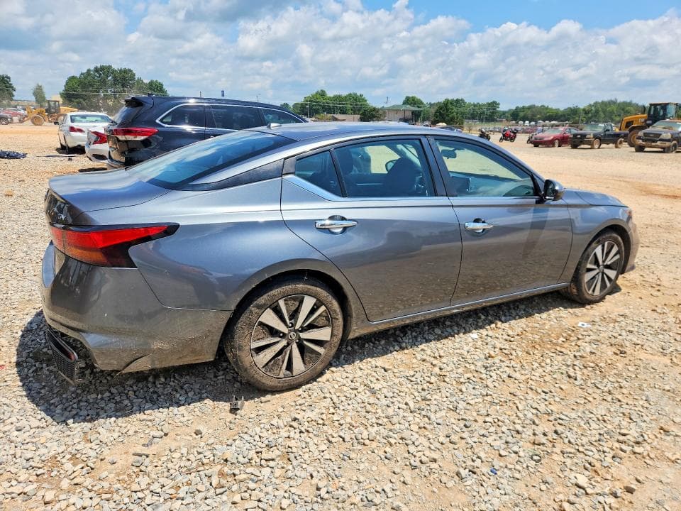 2021 NISSAN ALTIMA SV 3