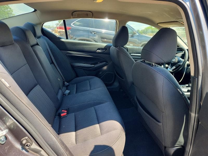 2021 NISSAN ALTIMA SV 10