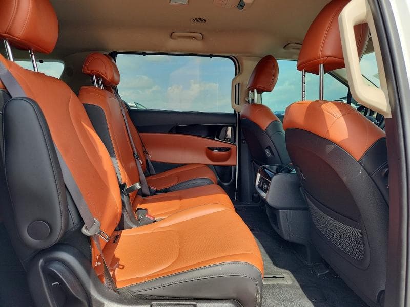 2024 KIA CARNIVAL SX 11