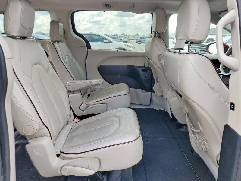 2017 CHRYSLER PACIFICA LIMITED 11