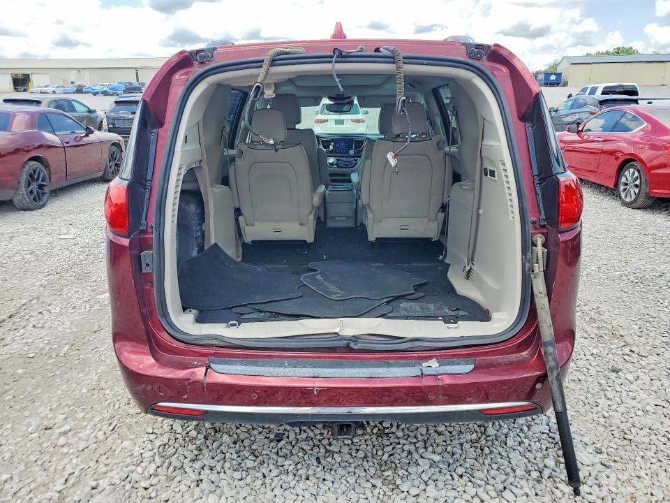 2017 CHRYSLER PACIFICA LIMITED 6
