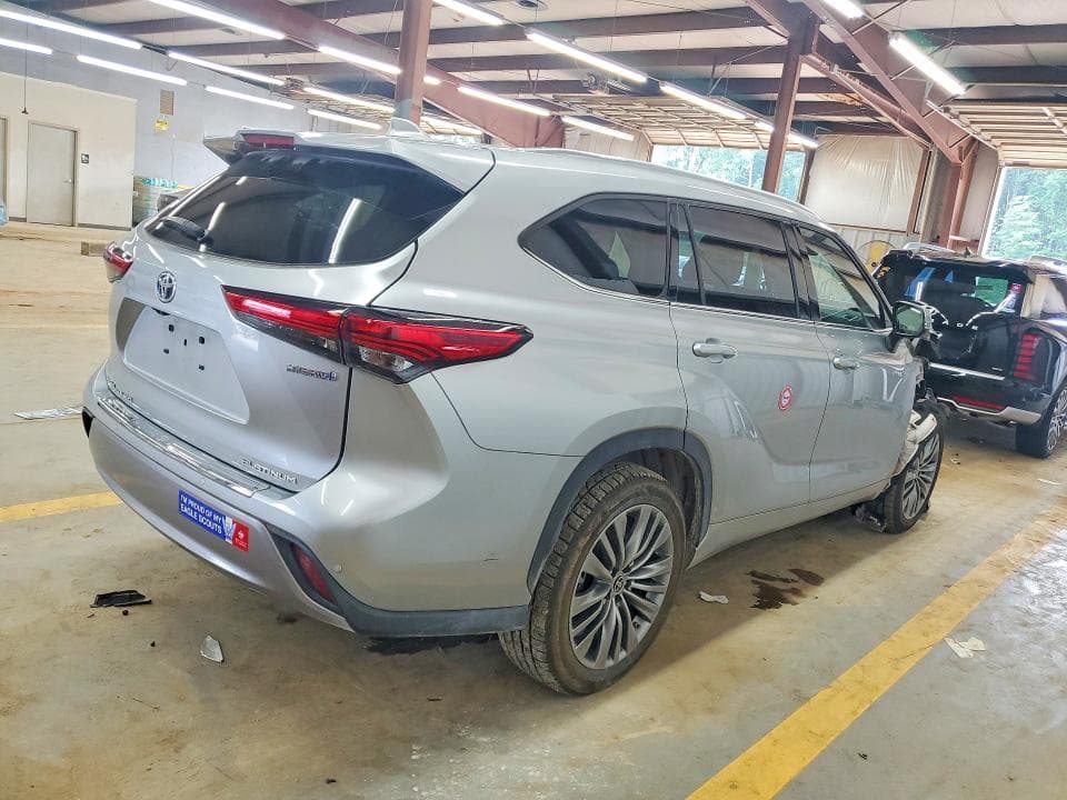 2021 TOYOTA HIGHLANDER HYBRID PLATINUM 3