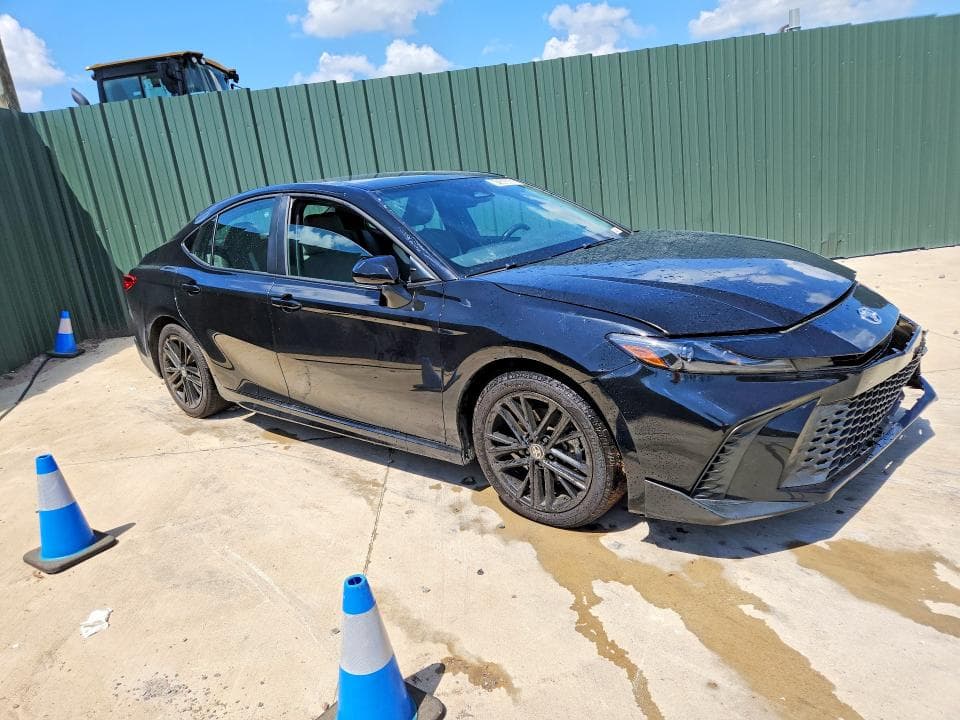 2025 TOYOTA CAMRY SE 4