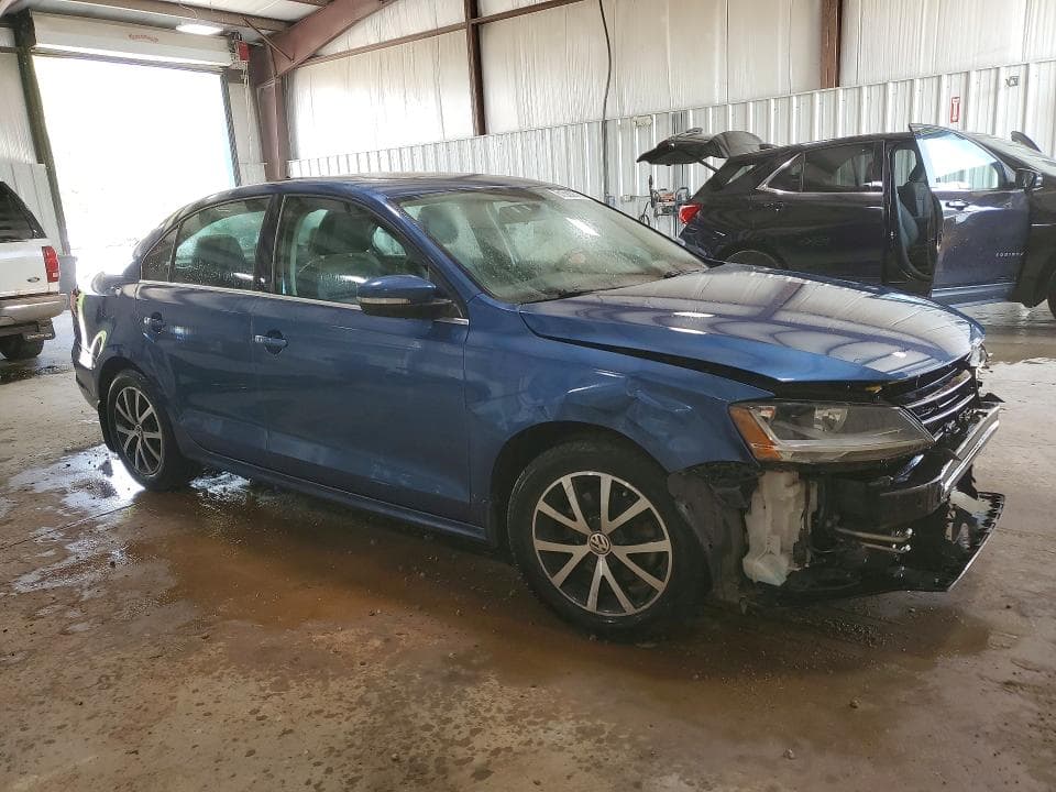 2017 VOLKSWAGEN JETTA SE 4