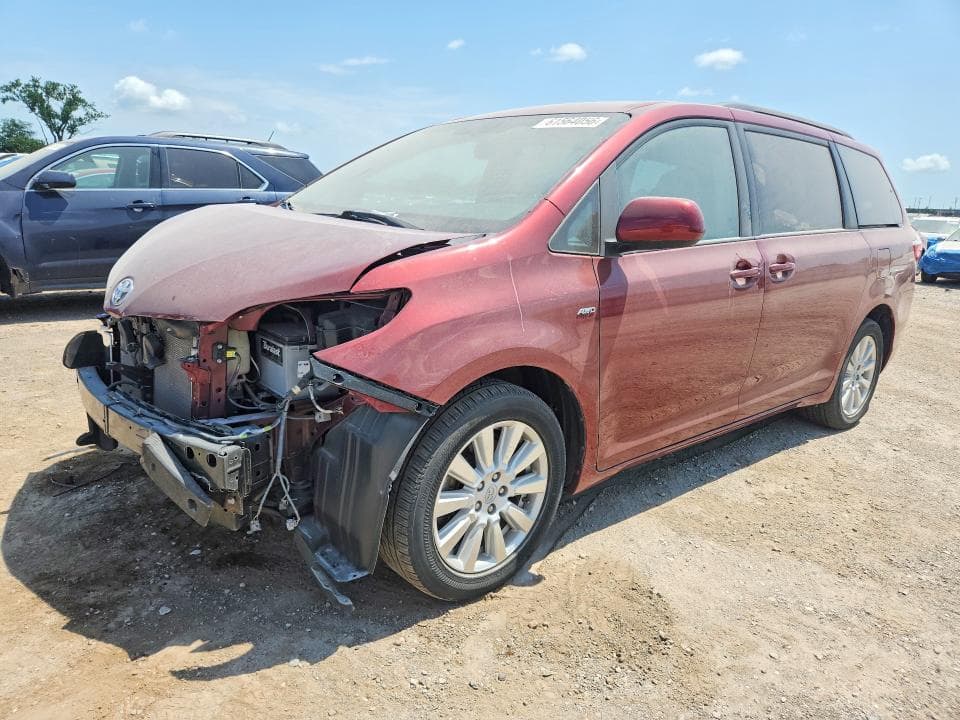2017 TOYOTA SIENNA LE 1