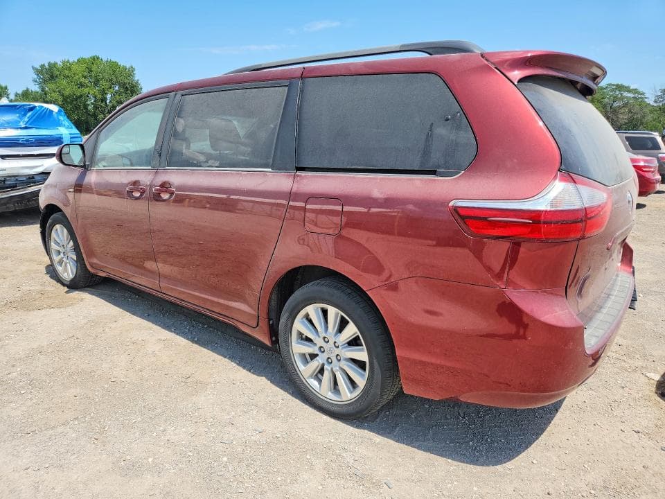 2017 TOYOTA SIENNA LE 2