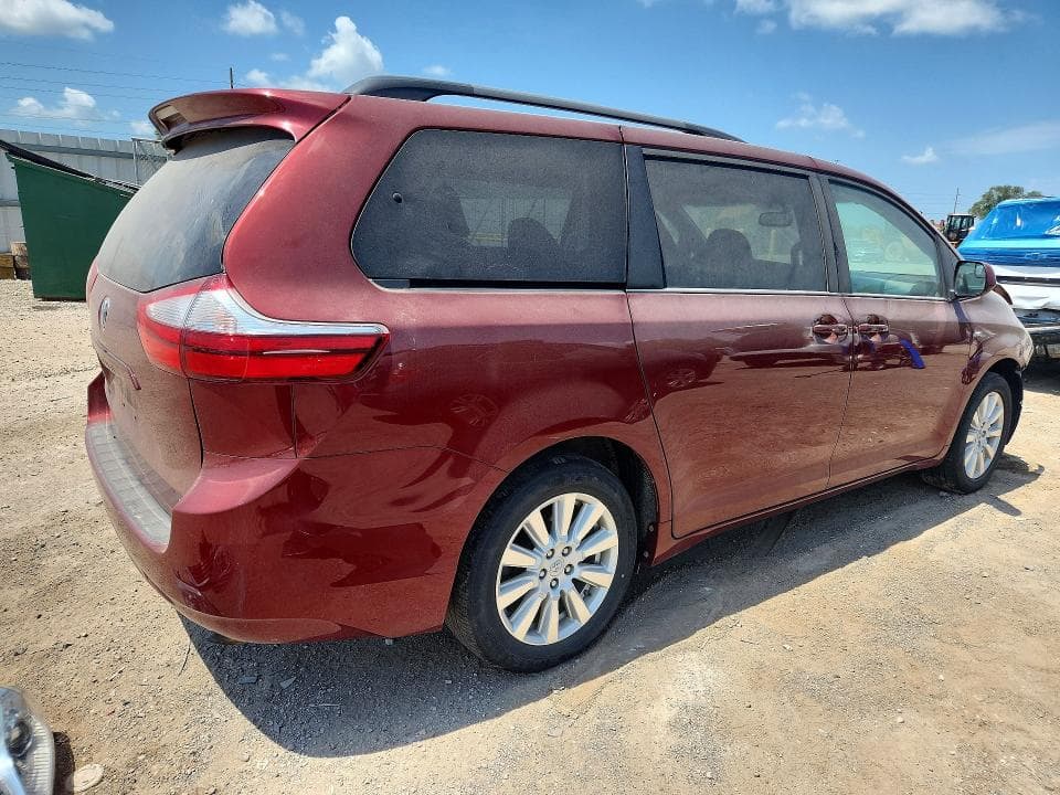 2017 TOYOTA SIENNA LE 3