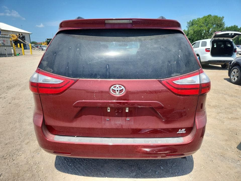 2017 TOYOTA SIENNA LE 6