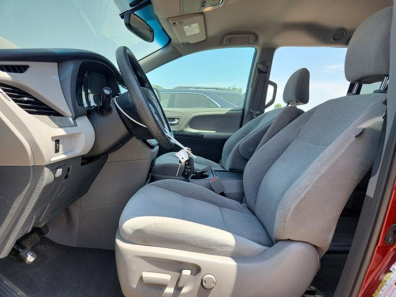 2017 TOYOTA SIENNA LE 7