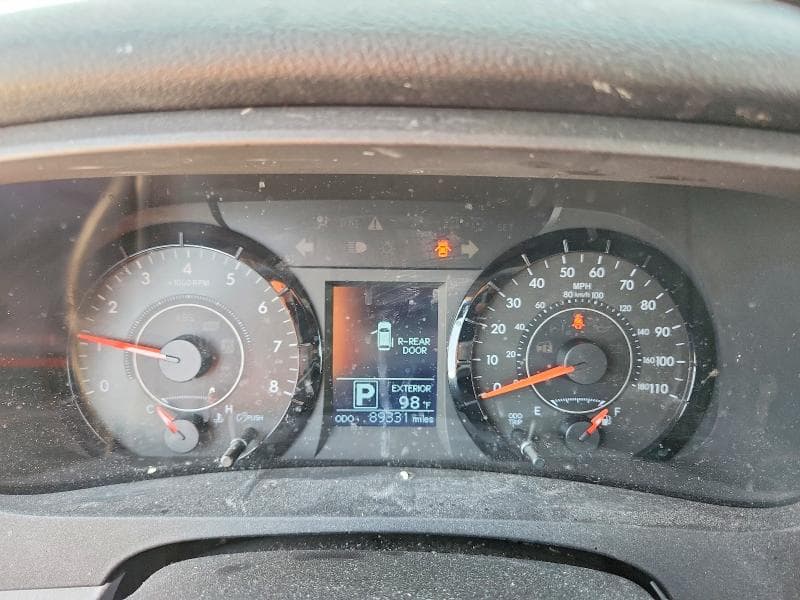 2017 TOYOTA SIENNA LE 9