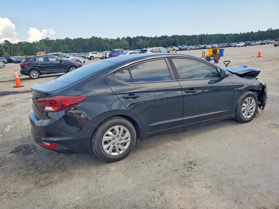 2019 HYUNDAI ELANTRA SE 3