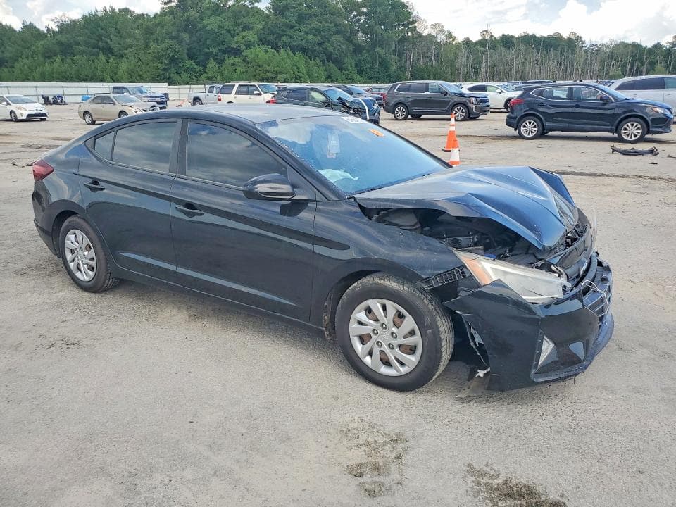 2019 HYUNDAI ELANTRA SE 4