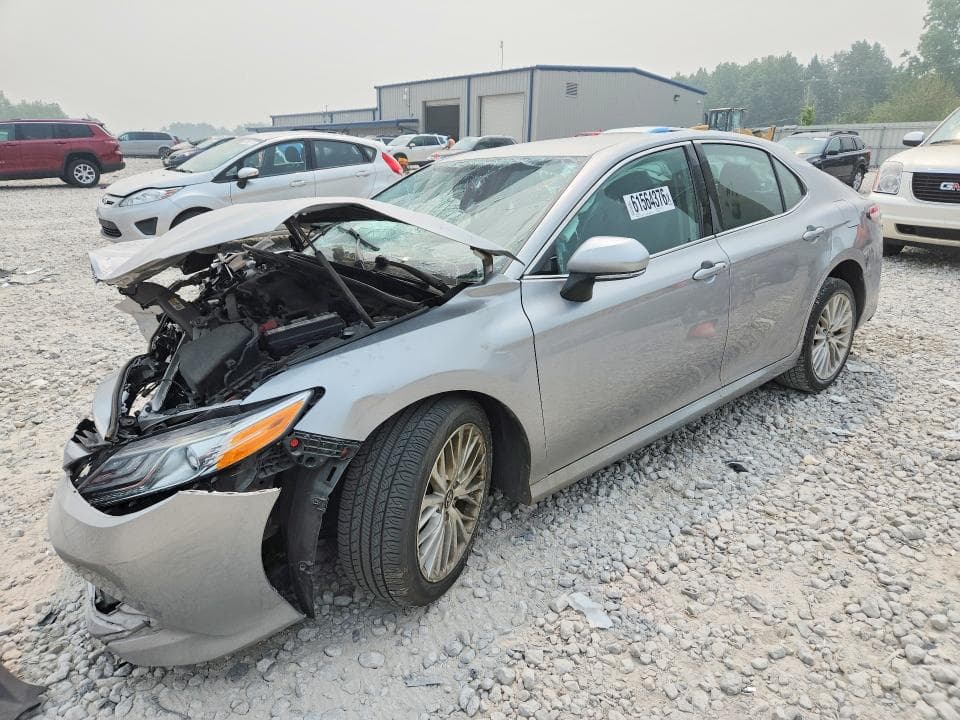 2020 TOYOTA CAMRY XLE - 1
