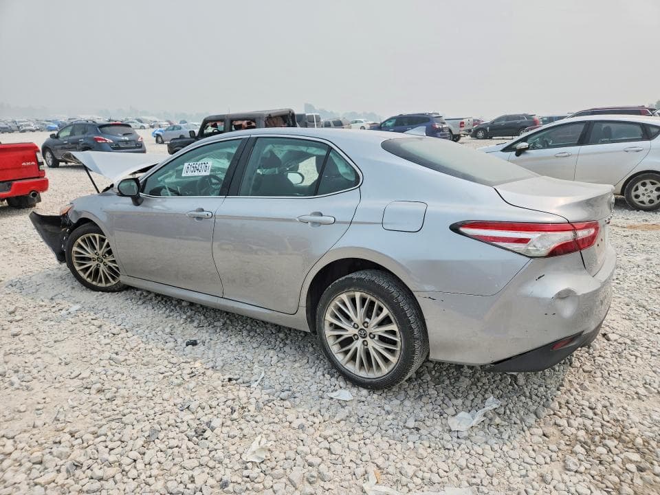 2020 TOYOTA CAMRY XLE 2