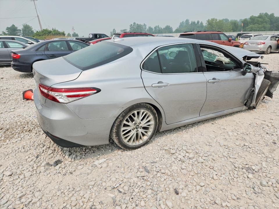 2020 TOYOTA CAMRY XLE 3