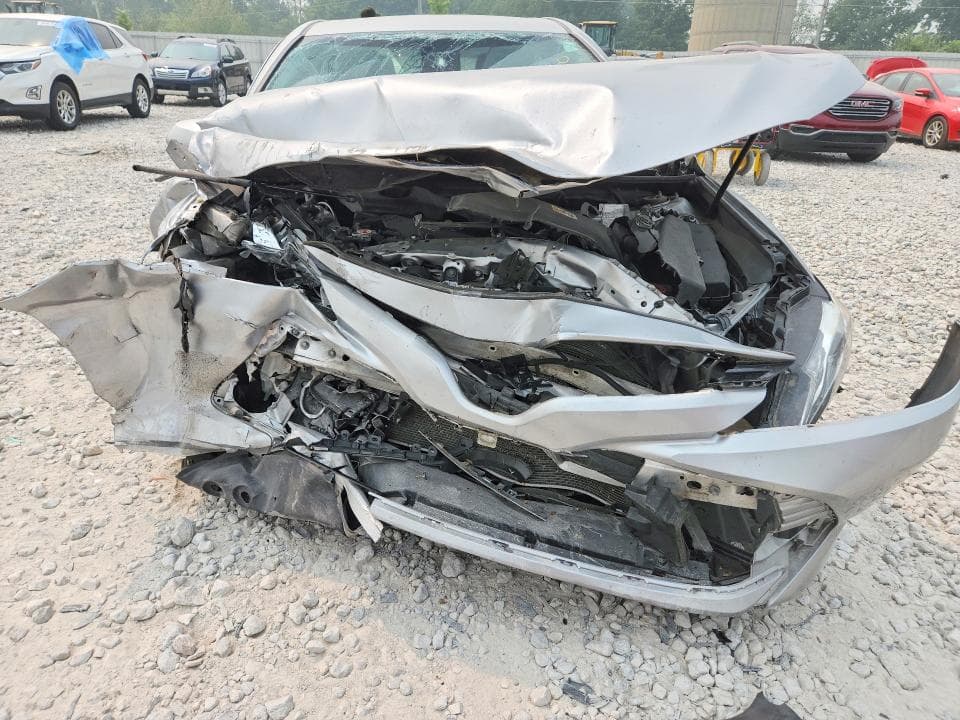 2020 TOYOTA CAMRY XLE 5