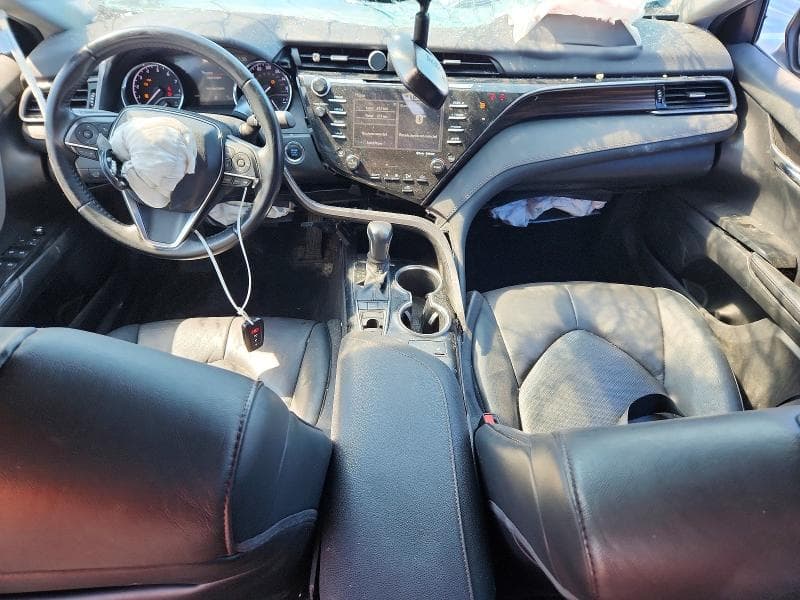 2020 TOYOTA CAMRY XLE 8