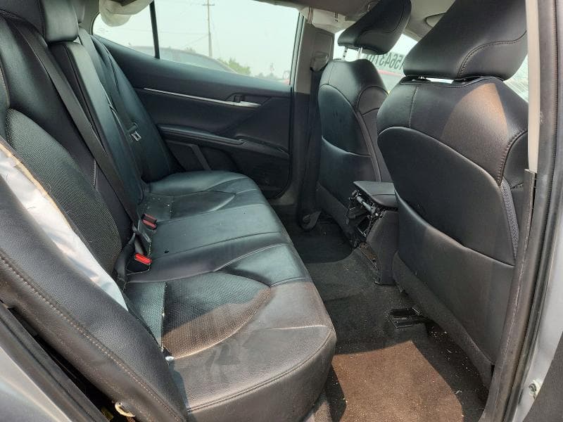 2020 TOYOTA CAMRY XLE 10