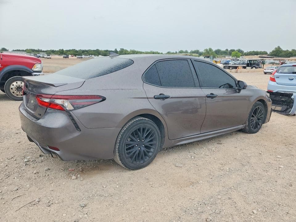 2021 TOYOTA CAMRY SE 3