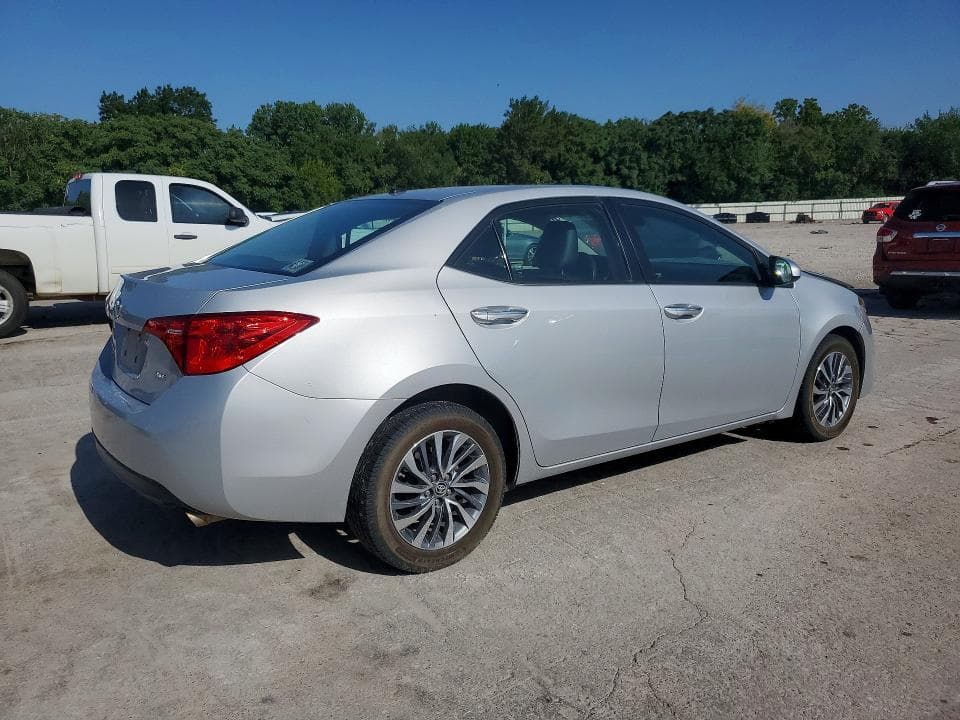 2017 TOYOTA COROLLA XLE 3