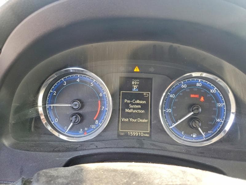 2017 TOYOTA COROLLA XLE 9