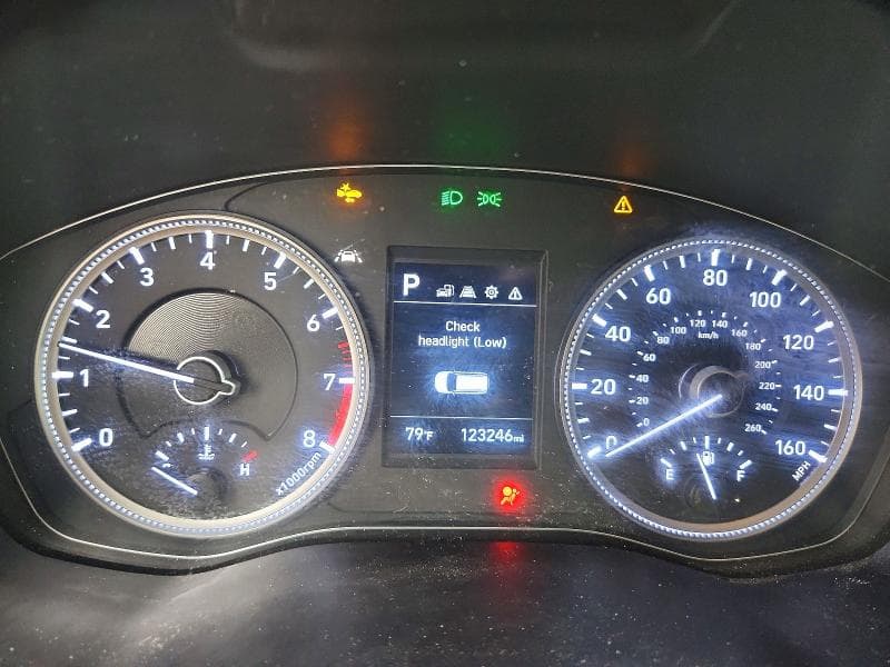 2019 HYUNDAI SANTA FE SE 9