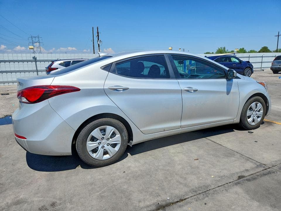 2016 HYUNDAI ELANTRA SE 3