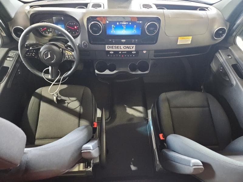 2025 MERCEDES-BENZ SPRINTER 2500 8