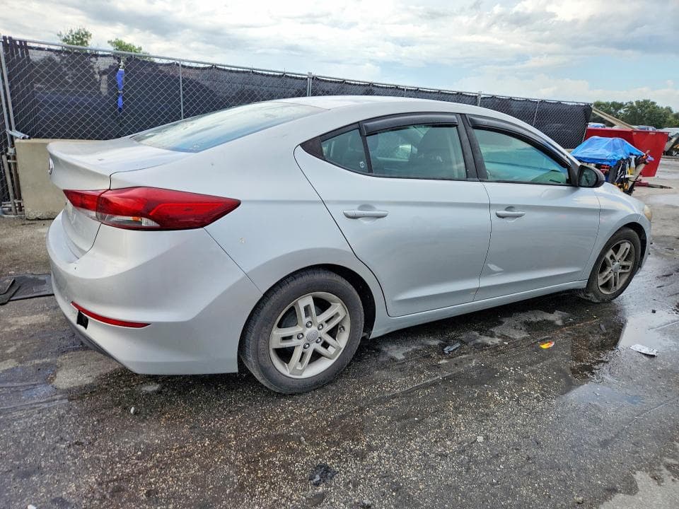 2018 HYUNDAI ELANTRA SE 3