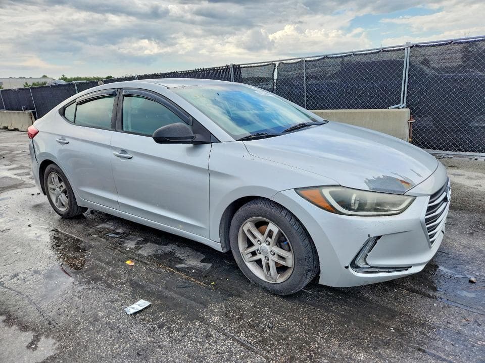 2018 HYUNDAI ELANTRA SE 4