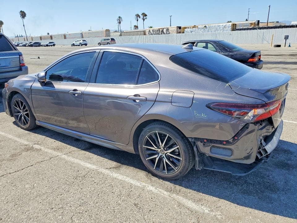 2022 TOYOTA CAMRY SE 2