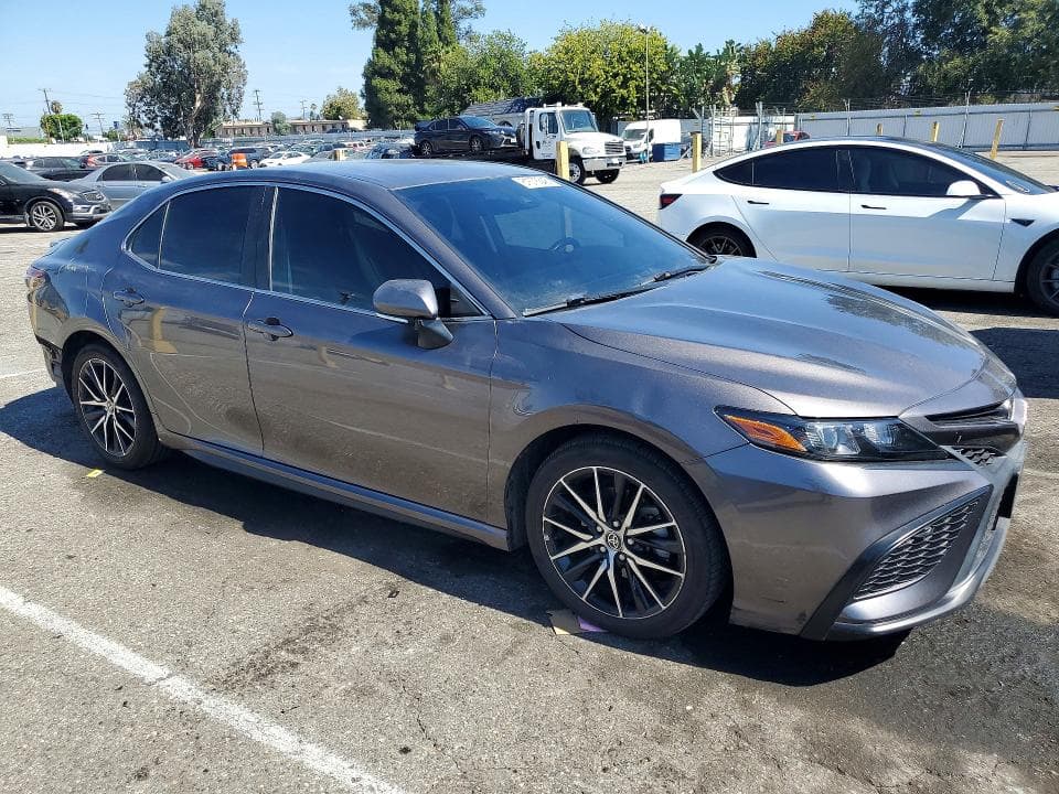 2022 TOYOTA CAMRY SE 4