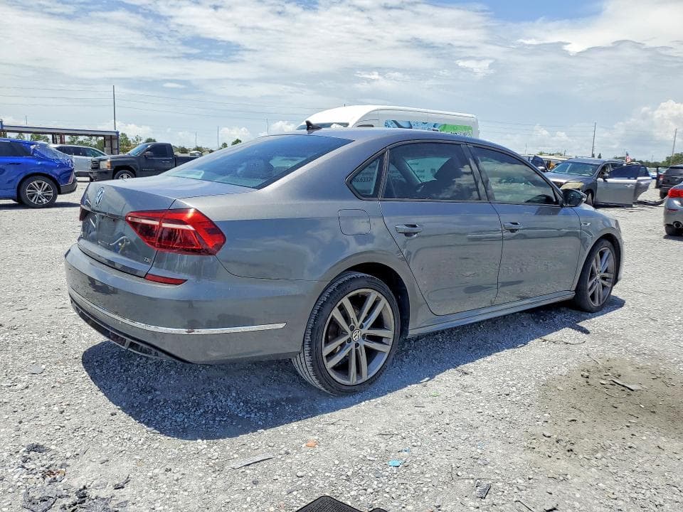 2018 VOLKSWAGEN PASSAT S/R-LINE S/R-LINE 3