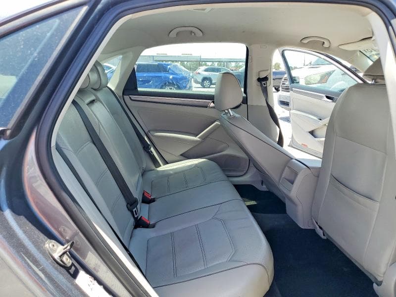 2018 VOLKSWAGEN PASSAT S/R-LINE S/R-LINE 10